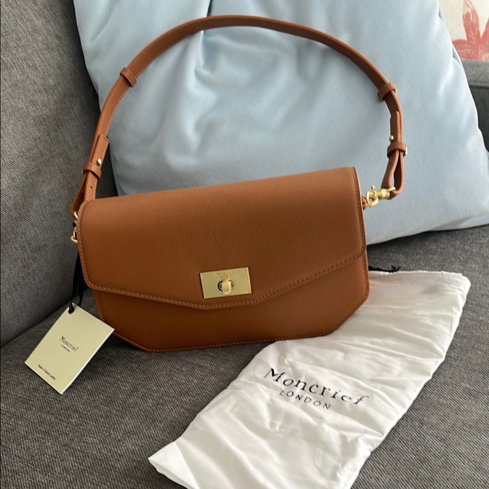 Moncrief London Elegant Brown Leather Shoulder Bag with Gold-Tone Clasp